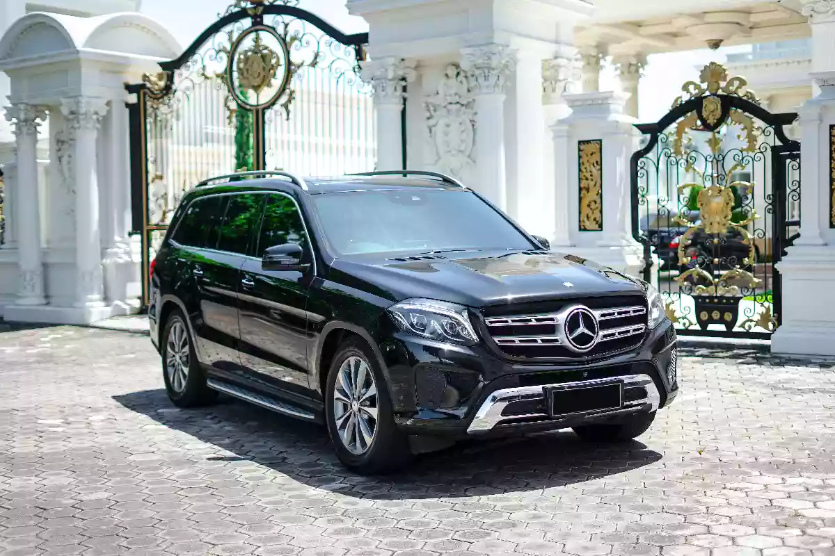 Mercedes-Benz GLS 450 旗艦 SUV — 峇里島賓士專車連專屬司機