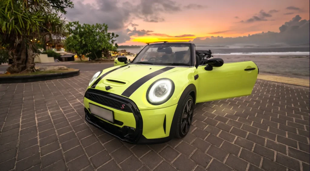 黃色 Mini Cooper 敞篷車 — 峇里島攝影包車 IG 打卡之選