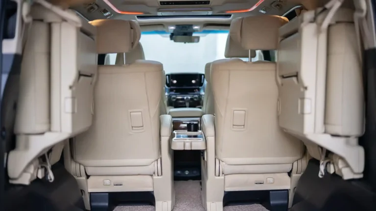 Toyota Alphard 後座航空座椅