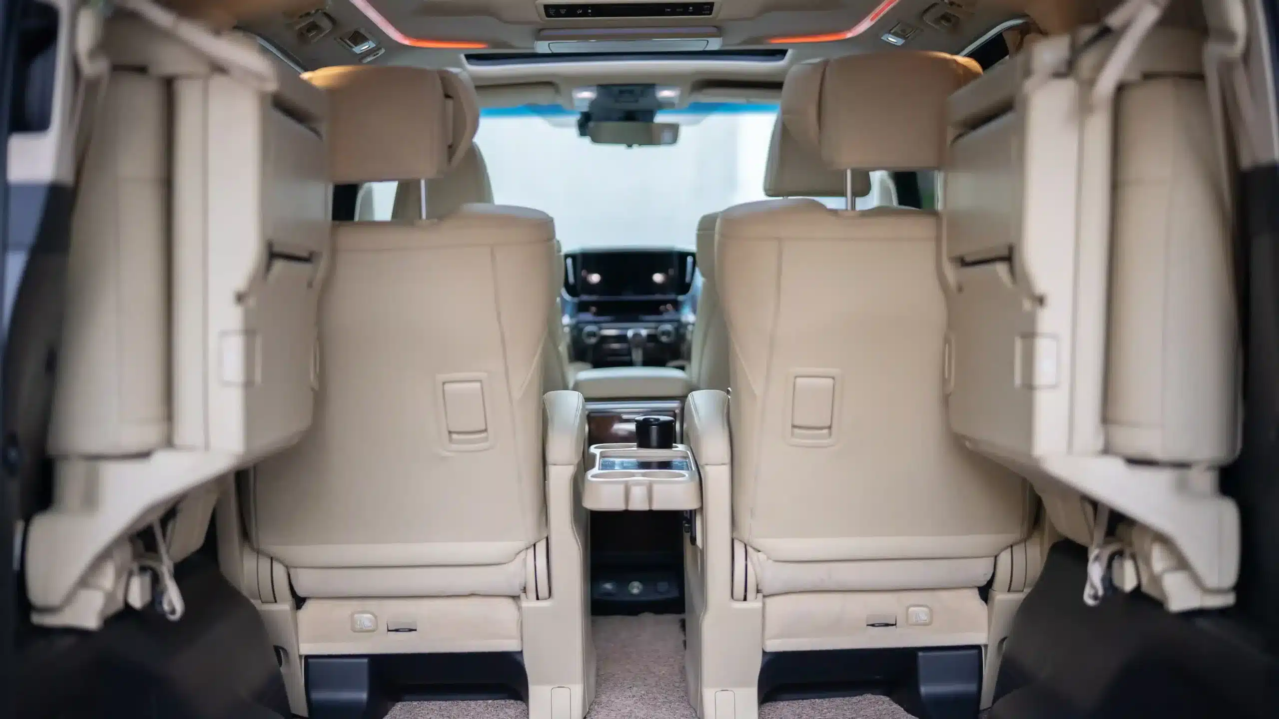 Toyota Alphard 後座航空座椅