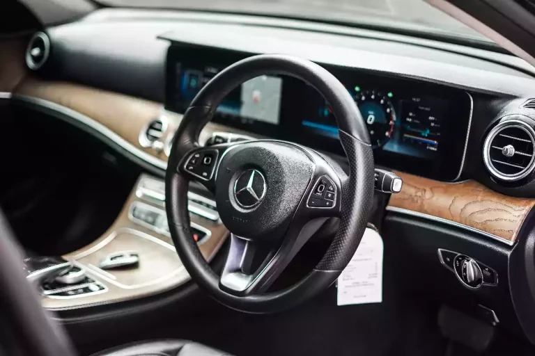 Mercedes-Benz E250 駕駛座
